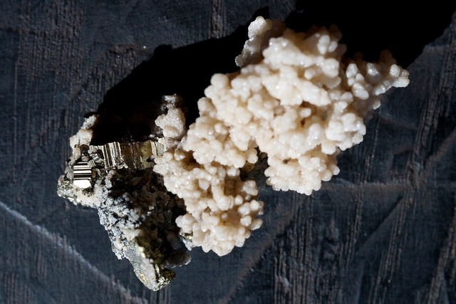 マンガノカルサイト/パイライト Mangano Calcite/Pyrite