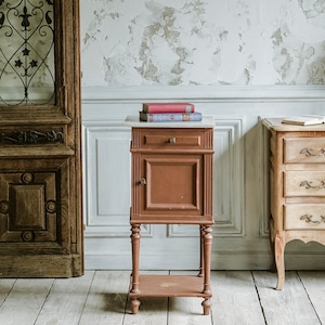 サイドチェスト/ベッドサイドテーブル/ディスプレイ棚/花台/空間装飾/テラコッタカラー/引き出し/収納