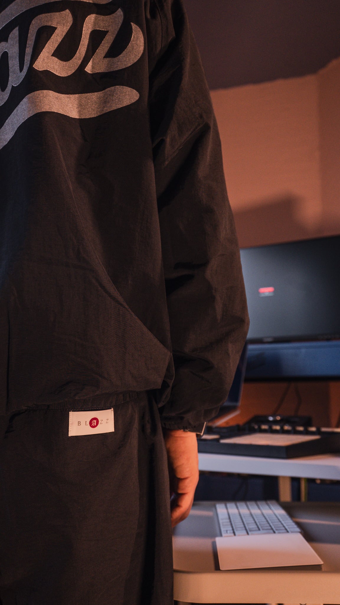 Logo Reflector Nylon Training Jacket [BLACK] | blazz works