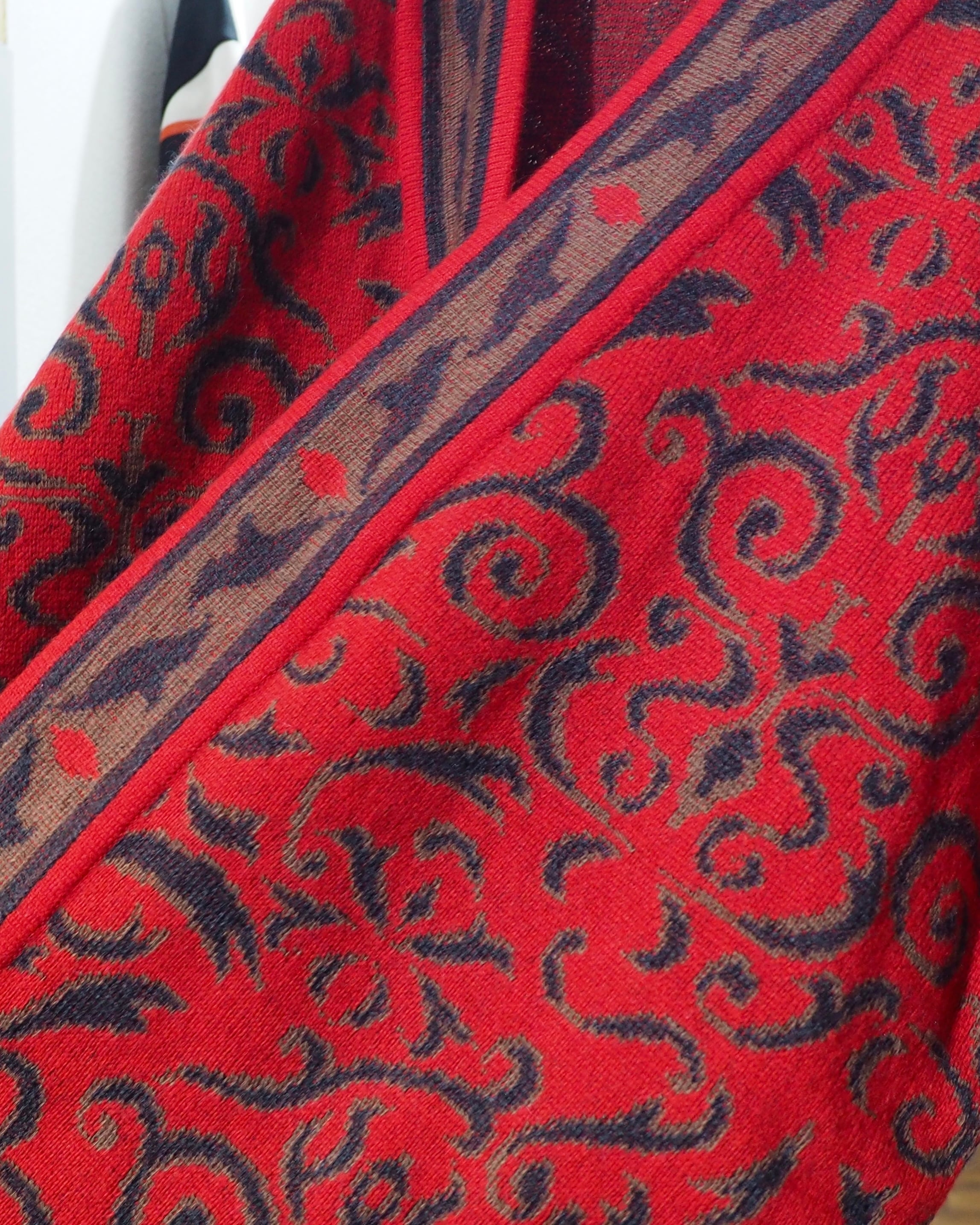 1990s Beautiful Oriental pattern vintage knit cardigan