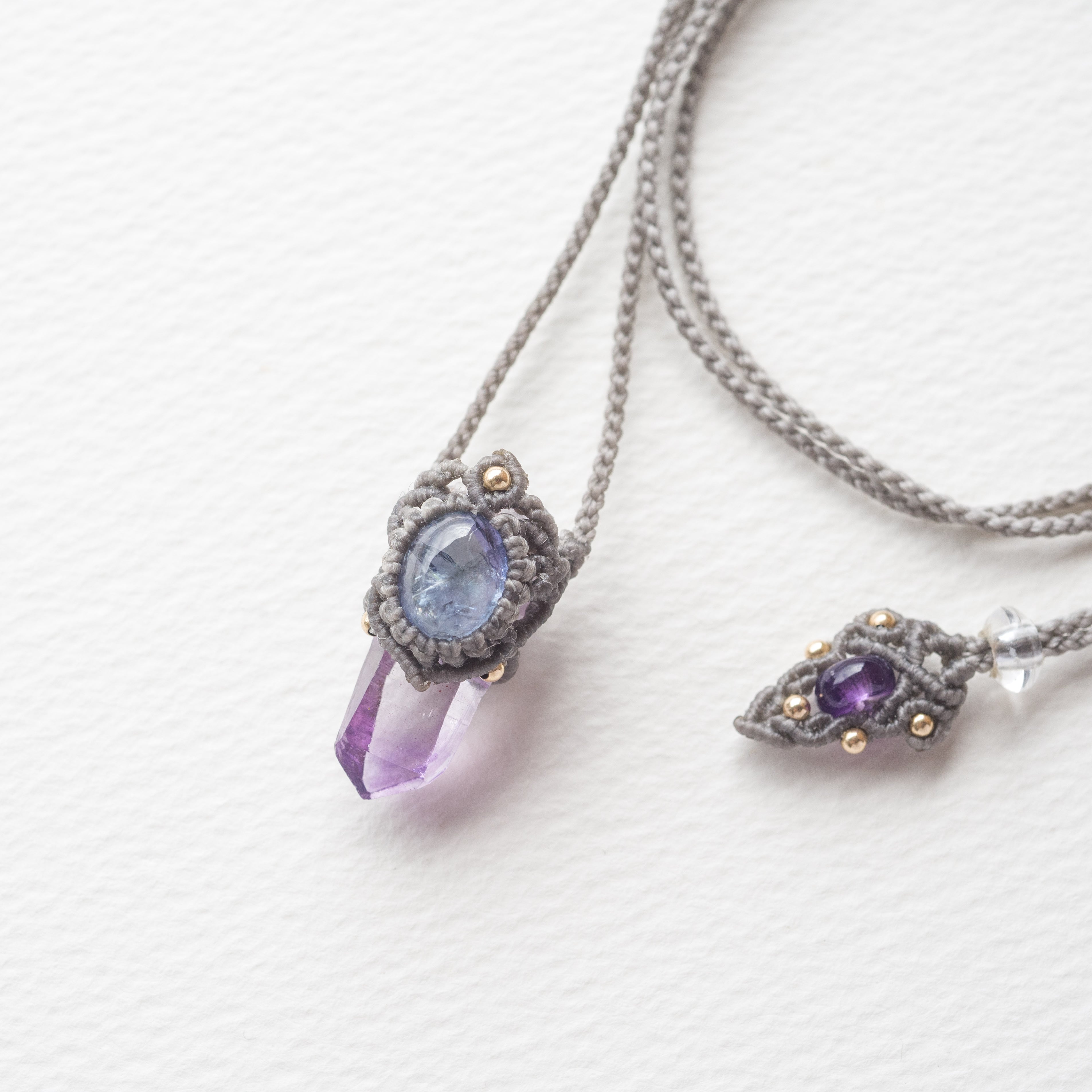 アメジストとタンザナイトのマクラメ編み 天然石ネックレス | SHANTi WALA
