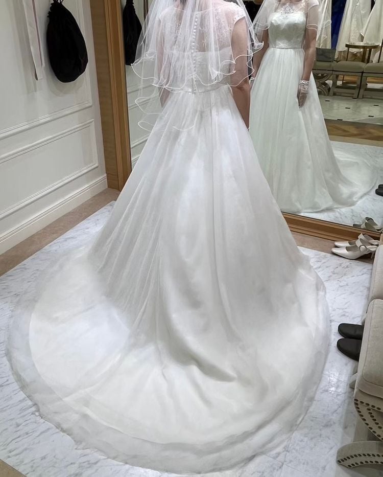 ウェディングドレス サッシュベルト フレンチスリーブ 流れる透け花  