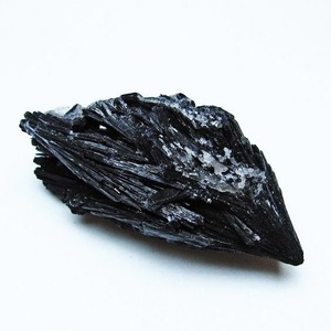 ブラック カイヤナイト 原石 一点物 171-7595