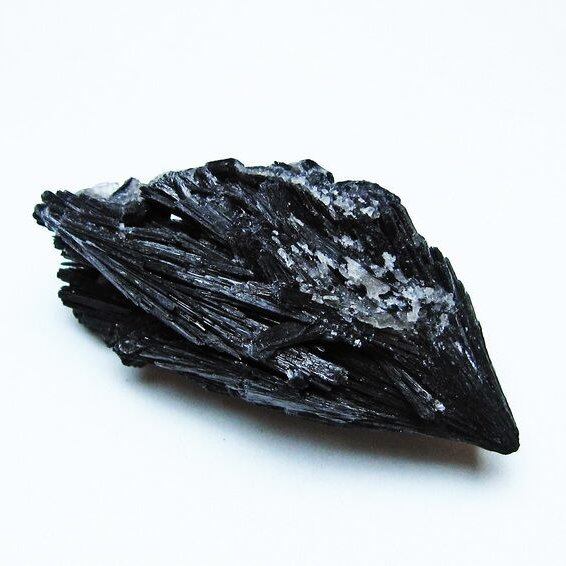 ブラック カイヤナイト 原石 一点物 171-7595