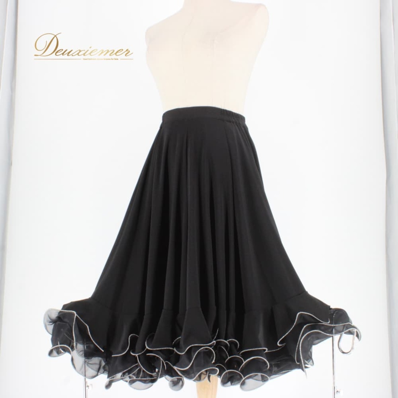 社交ダンス 衣装 スタンダード スカート レッスンウェア レディース Sekine ブラック系 黒 練習着 フォーマル フリル 無地 シンプル 社交ダンス用スカート スタンダードダンス スタンダードスカート 競技用 レッスン着 練習用 9号相当 Mサイズ対応 フレアスカート ウエストゴムなし ファスナー付 モノトーン ブラック シンプルデザイン フリル付き スタイリッシュ 大人可愛い ダンス衣装 ポリエステル フォーマルコーデ 衣装小物なし 体型カバー フロート感 ラテンじゃない ロング寄り 丈短め