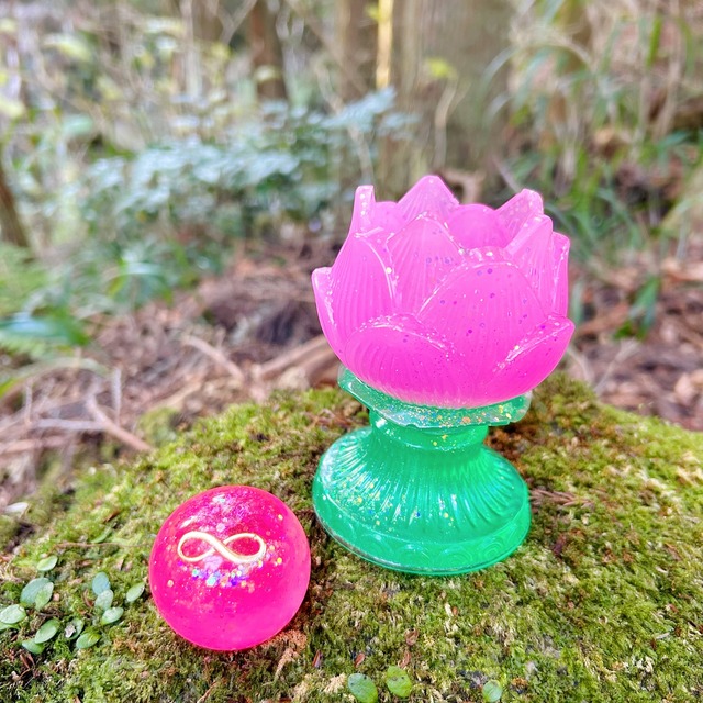 天から舞い降りた蓮の花のうつわ（ひかり）