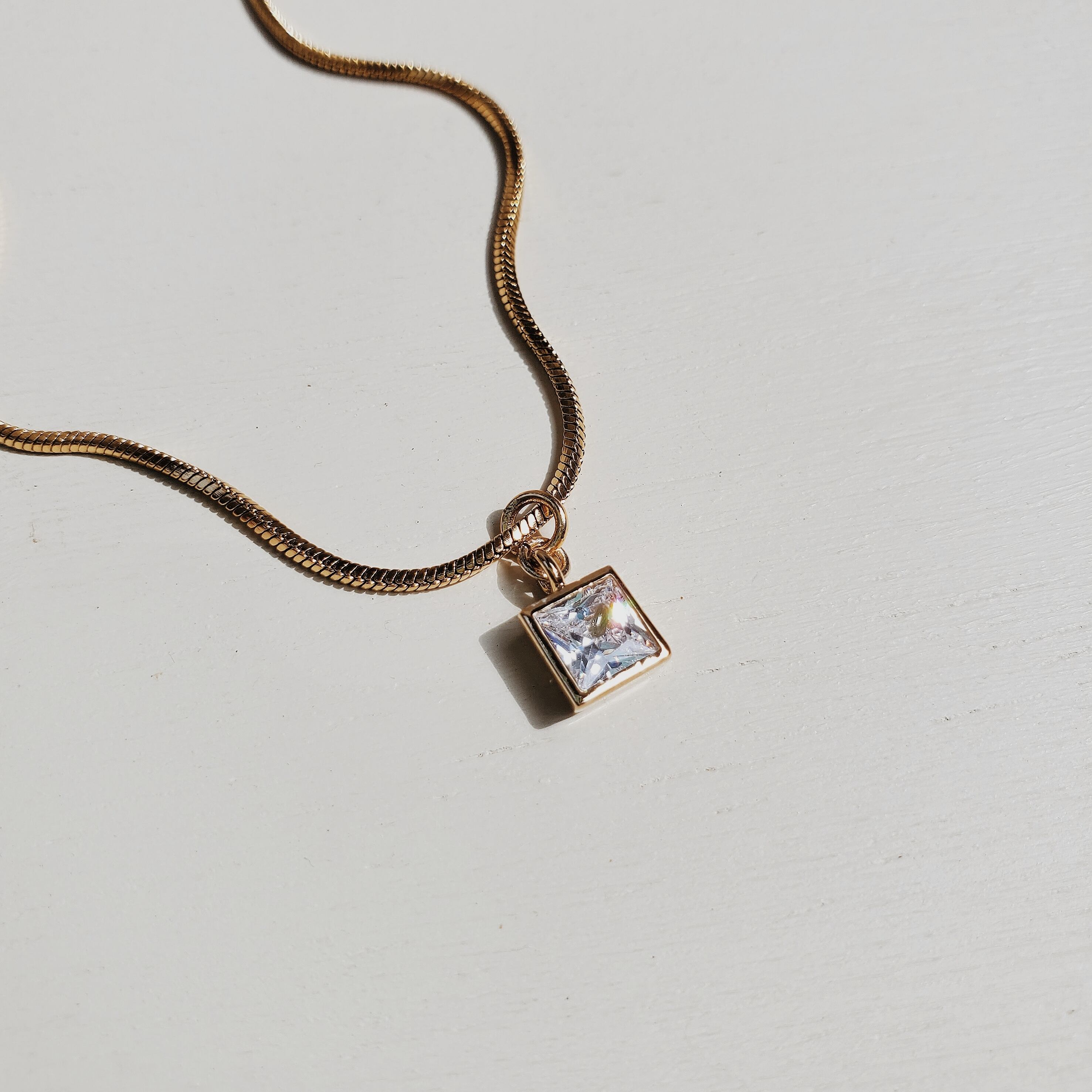 Square Bijou Pendant Snakechain Necklace キュービックジルコニアビジューペンダントネックレスゴールドサージカルステンレス ニッケルフリー シンプル 金属アレルギー対応