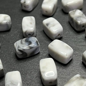 【4個】天然石風スクエアアクリルビーズ/スペーサー/長方形