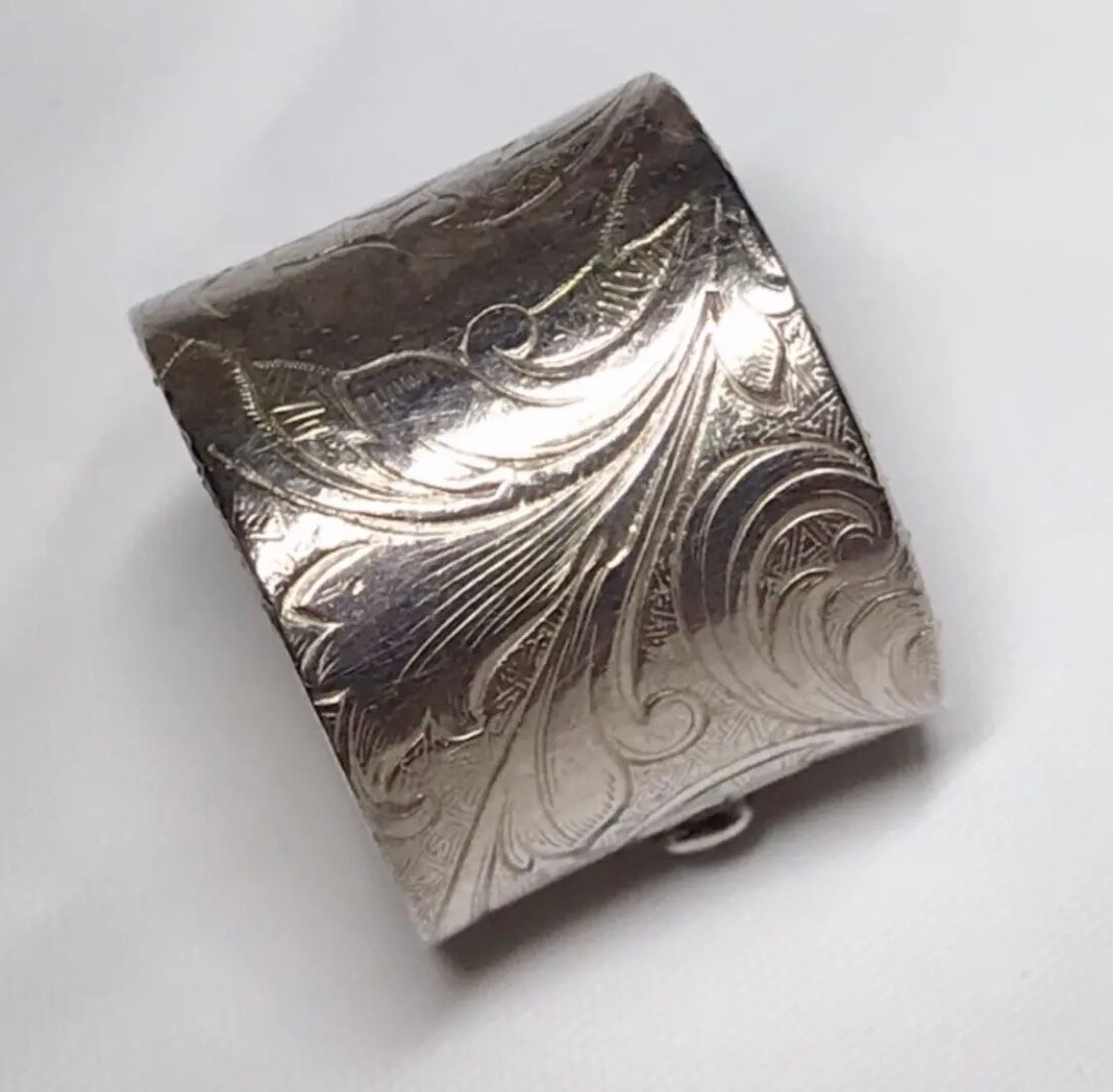 イギリス アンティーク 唐草模様 銀製リング 刻印あり | 楽