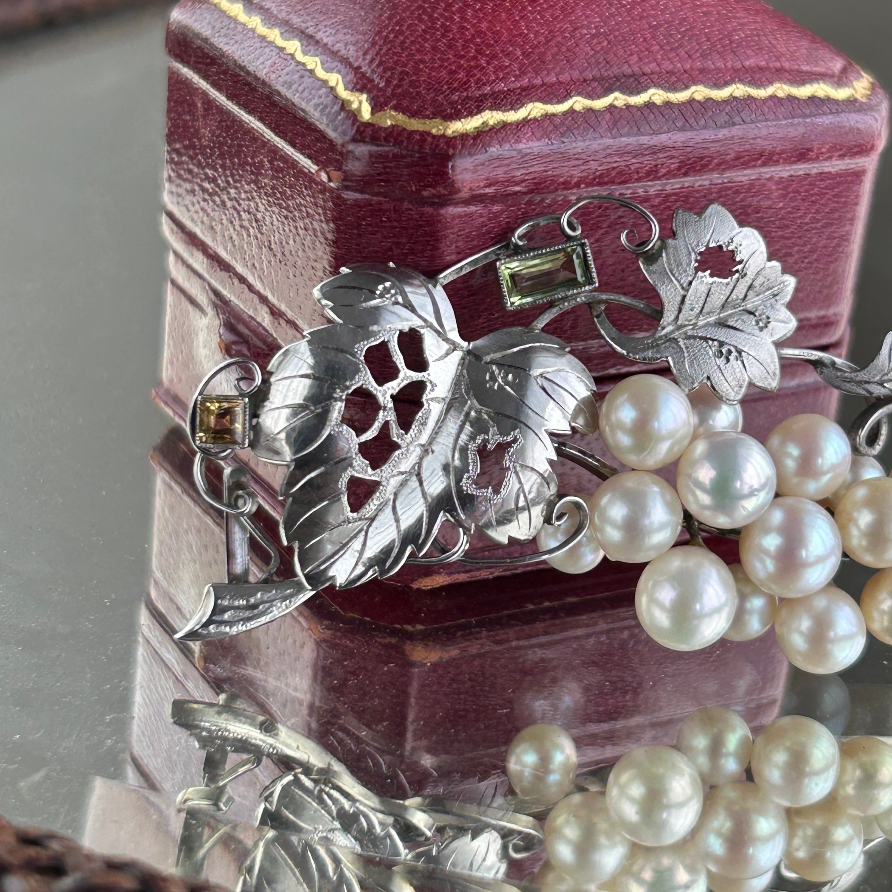 アンティーク　合金製あこや本真珠　葡萄の帯留め