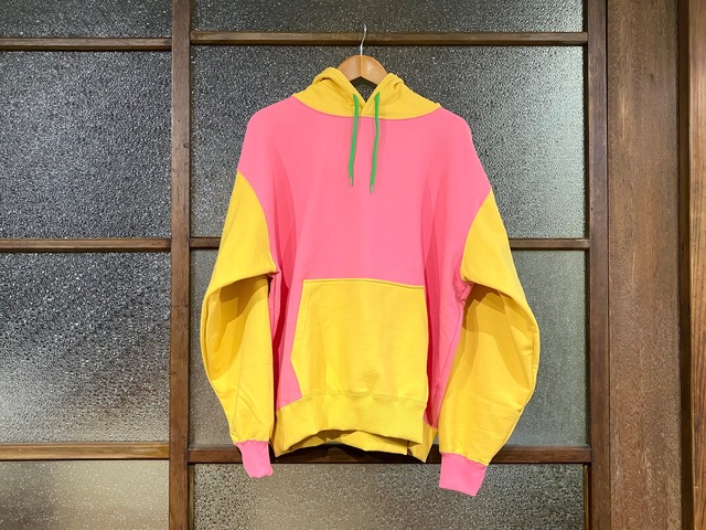 日本製・万屋MARU SWEAT HOODIE (PEACH MULTI)