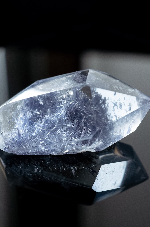 Dumortierite in quartz - 022