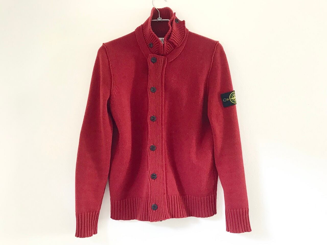 受発注 Stone Island 赤 ボタン付きカーディガン ニット 【公式通販】