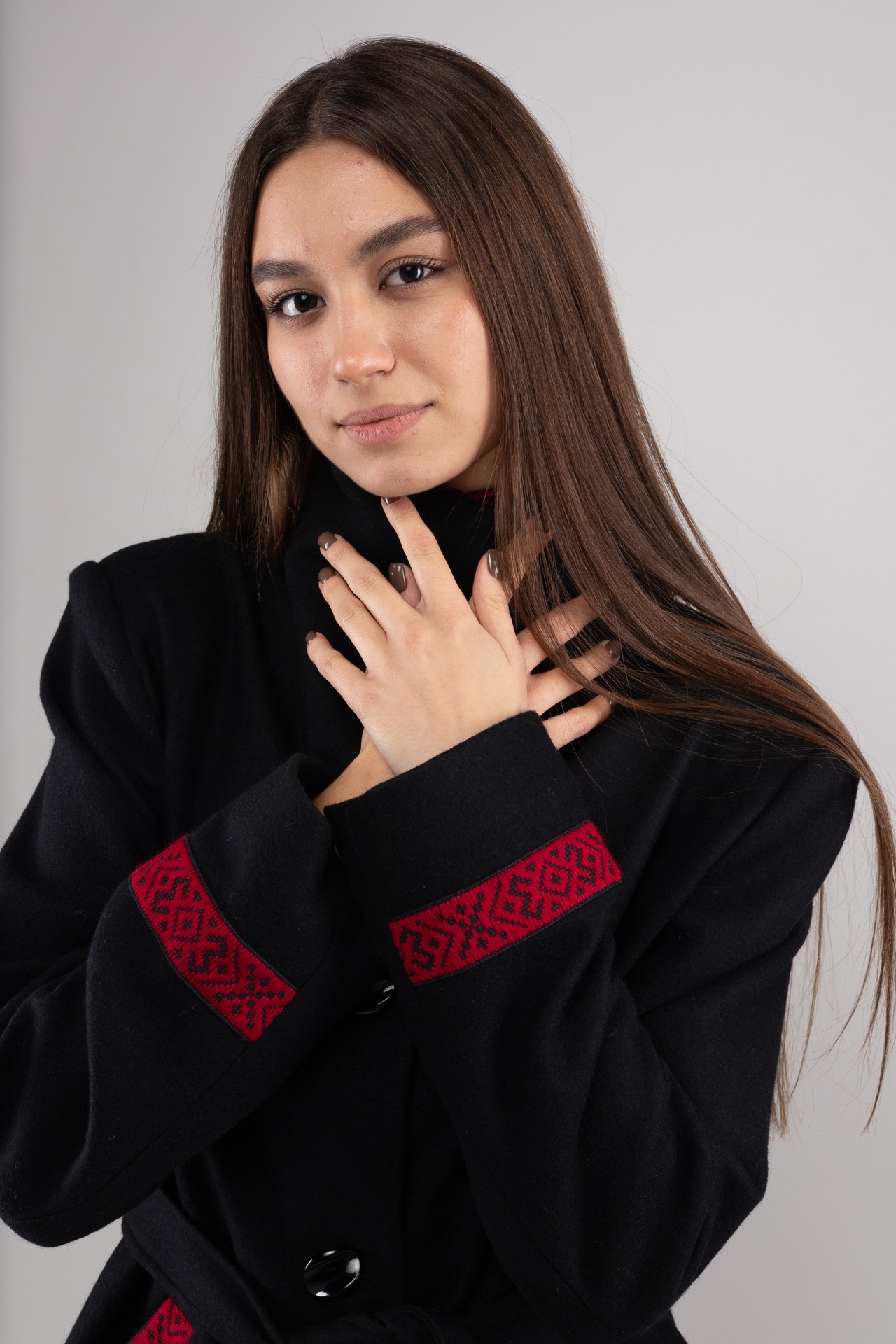 ウクライナ産プレミアムウール100%ロングコート（緋）平行縫い　手刺繍　ユニセックス - 1