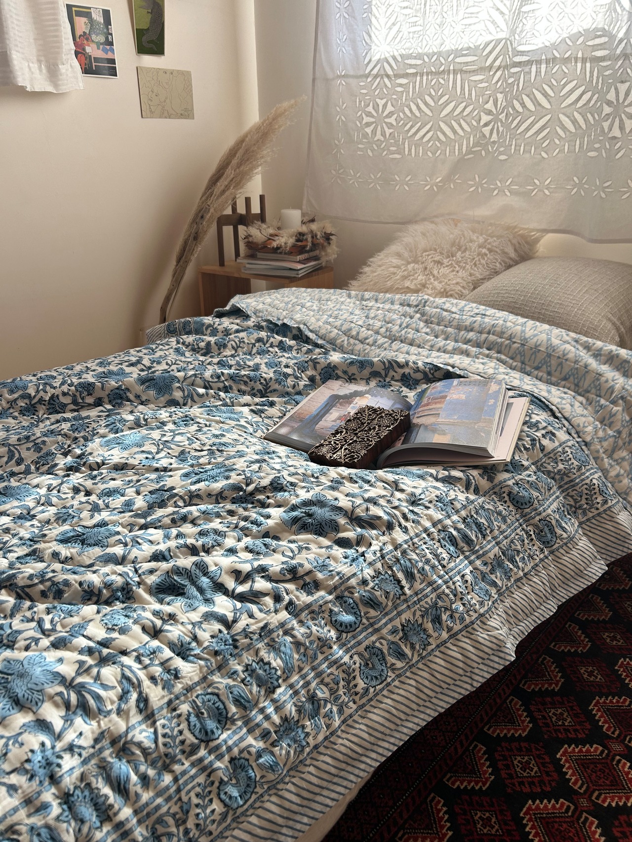 スカイブルー　フローラル　シングルサイズ　ブロックプリントキルト　インドのお布団　