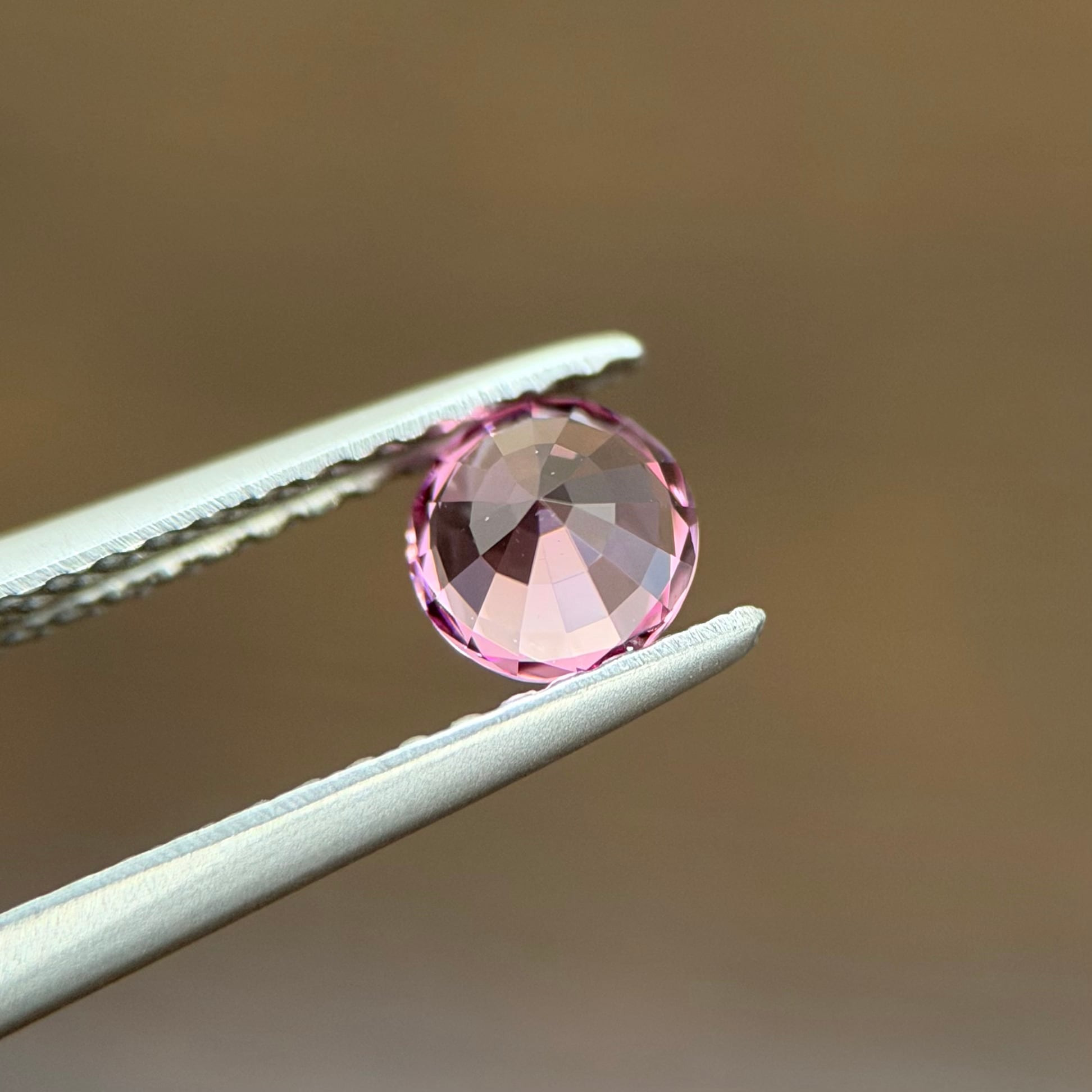 マラヤガーネット 4.5x4.5x3.1mm, 0.48ct, マダガスカル産 | ROSWAY