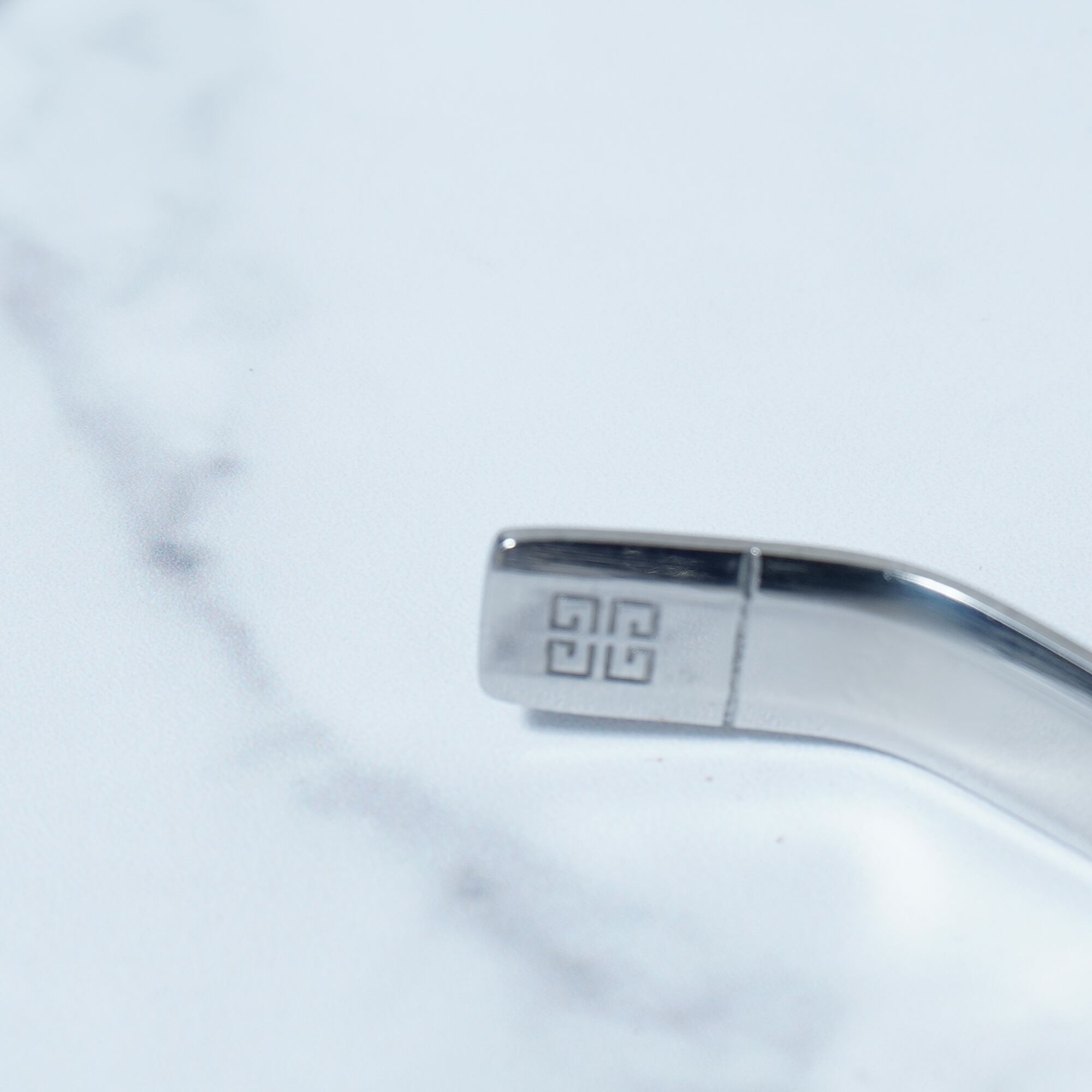 GIVENCHY】ジバンシー ”4Gロゴ” フォークバングル silver | ブランド