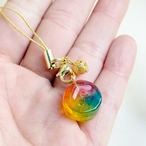 溶けないロマン 虹色にきらめく「手まり飴」のレジンチャーム ー 京の彩りを添えて　和菓子