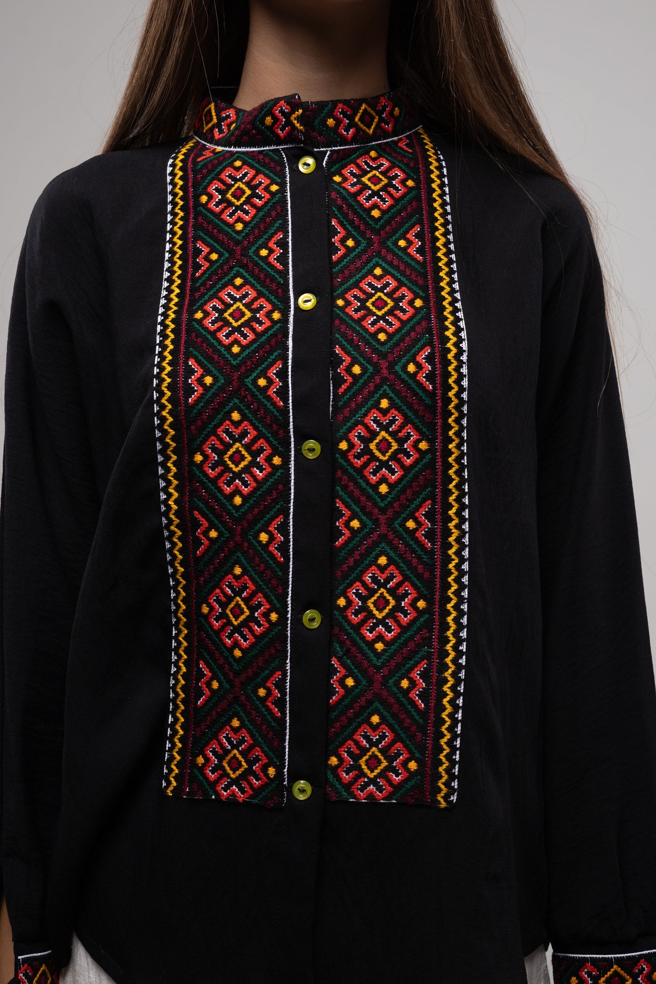 ウクライナ刺繍ヴィシヴァンカ グラージュ・ニジンカ（平行縫い）　手刺繍　ブラウス　麻　レディース・フリーサイズ - 3