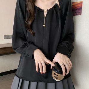 【送料無料】 ブラウス 2色 トップス ゆる 長袖 Vネック 襟付き Aライン フレア 装飾 薄手生地 無地 かわいい 大人可愛い 大人女子 こなれ感 シンプル カジュアル 大人 上品 おしゃれ お洒落 ラフ コンサバ エレガント デート お出かけ お茶会 女子会 休日 授業参観 結婚式 二次会 パーティ 春 30代 40代 女性用 レディース 着回し プチプライス カラバリ デイリーユース 普段使い ファッション チェーン 定番アイテム 着痩せ 垢抜け ブラック アイボリー