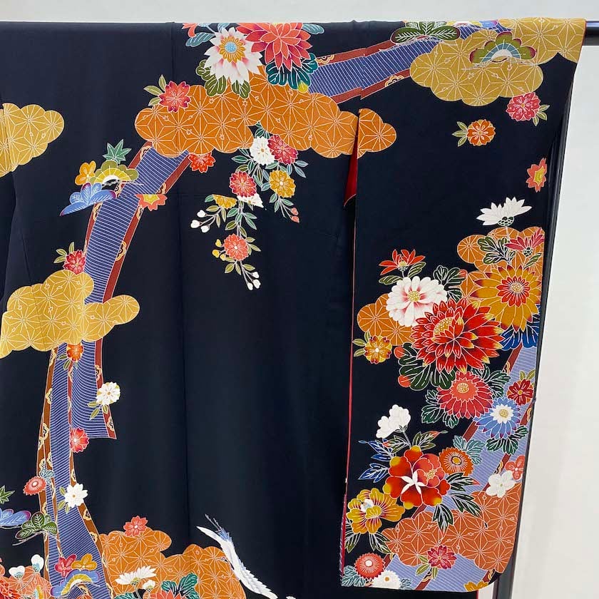 ☆新品未使用☆振袖 正絹 未仕立て 白・ピンク系古典花模様 繰り出さ
