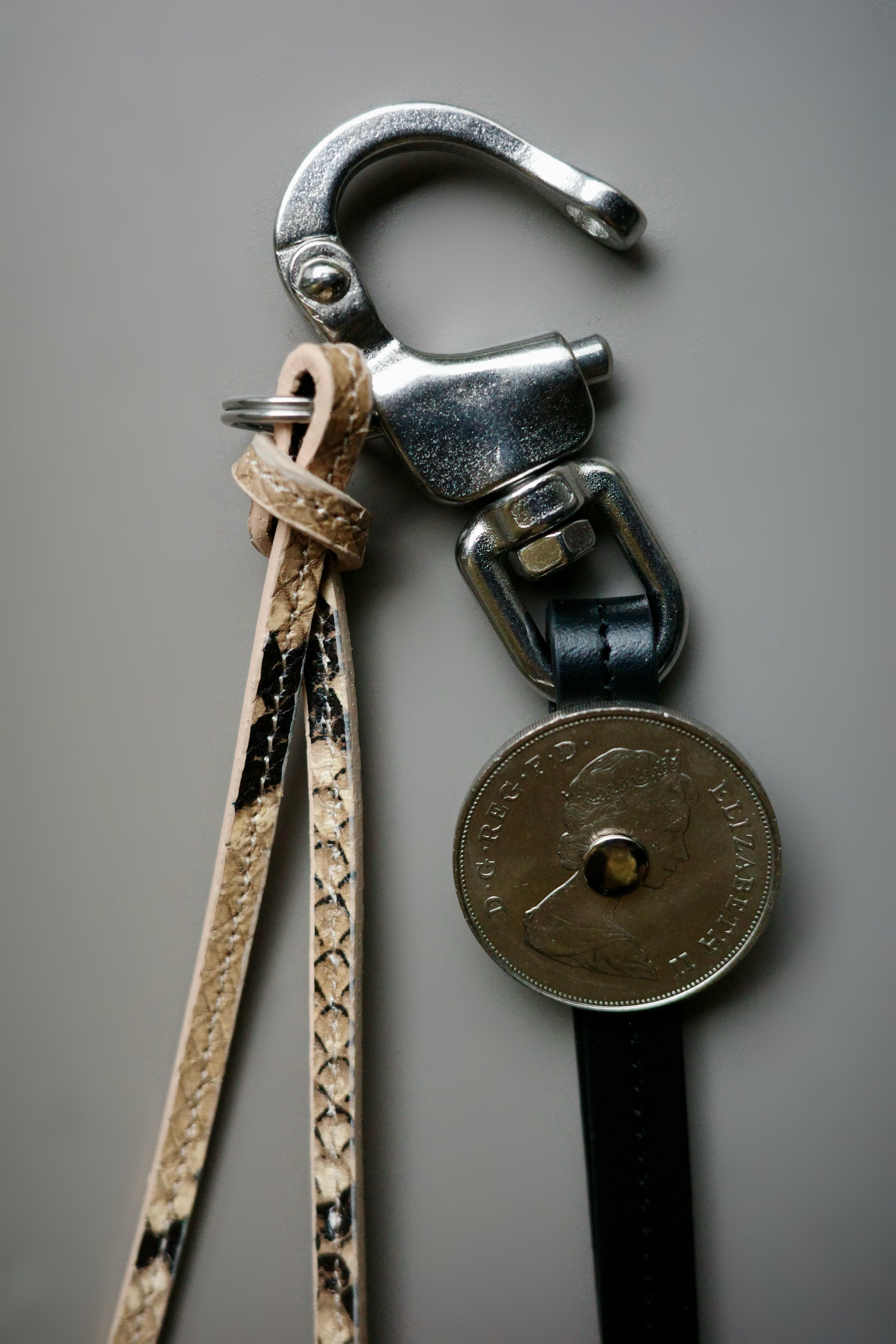 SIX 95【Commemorative Keyring -Black/Beige-】 | lloomm