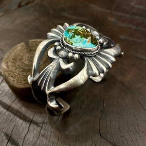 ハリソンビソイ(HarrisonBitsue) ロイストンキャストバングル