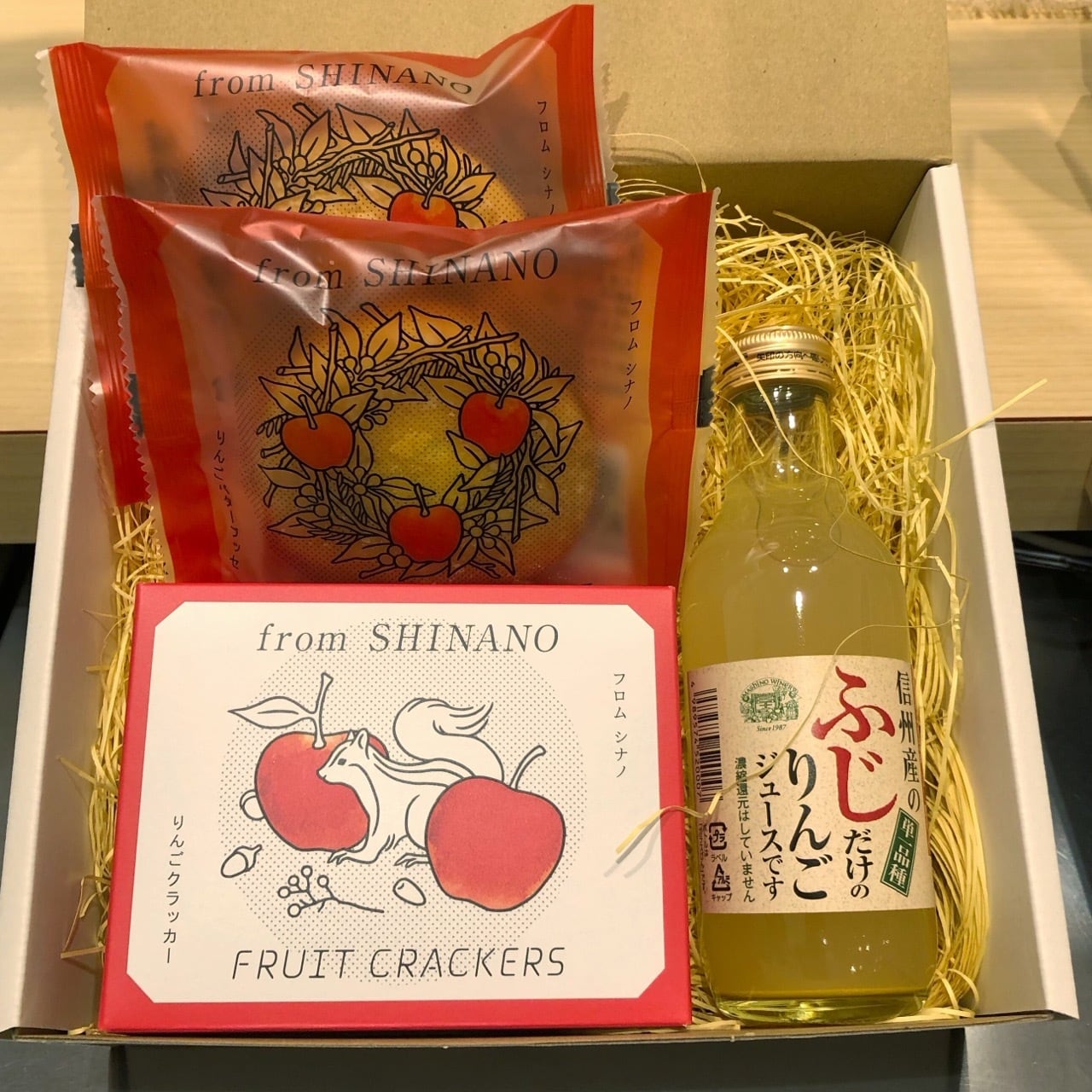 りんごのお菓子とジュースのセット 包装あり※のし紙対応可能【お誕生日 ギフト・内祝 など受付中】