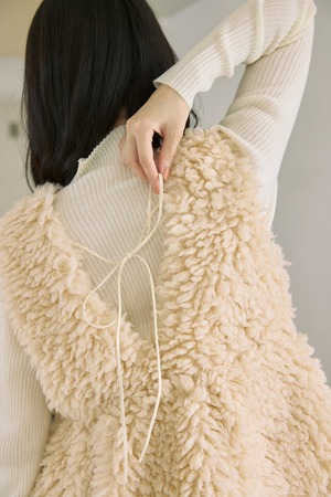 AM571004 v neck peplum fur vest