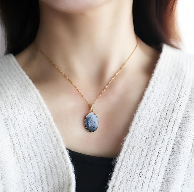 西ドイツヴィンテージ！馬のオーバルネックレス　1940年代　ブルーグレーカラー　金アレ対応