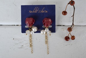 rabbit charm　赤いハートのイヤリング