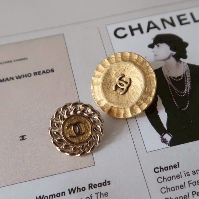 VINTAGE CHANEL BUTTON】ゴールドチェーンフレーム ココマークボタン