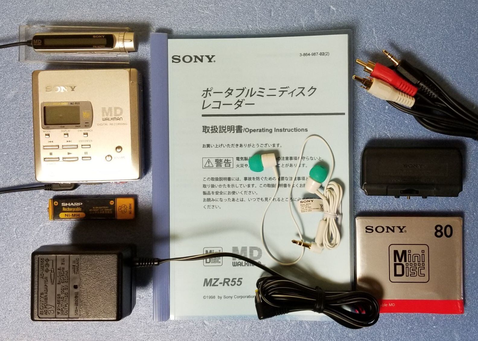 MDプレイヤー&スピーカー ビクター、充電スタンドが虹色に光るポータブルMDプレーヤー