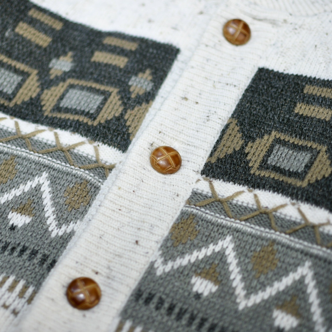 design embroidery knit blouson