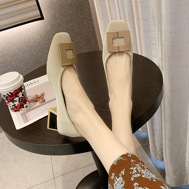 エンドウ靴女性2020春新しいフラットボトムスクエアヘッドシングルシューズ女性浅い口口の金属スクエアバックルおばあちゃんの靴女性の潮 部族の婦人靴9246035