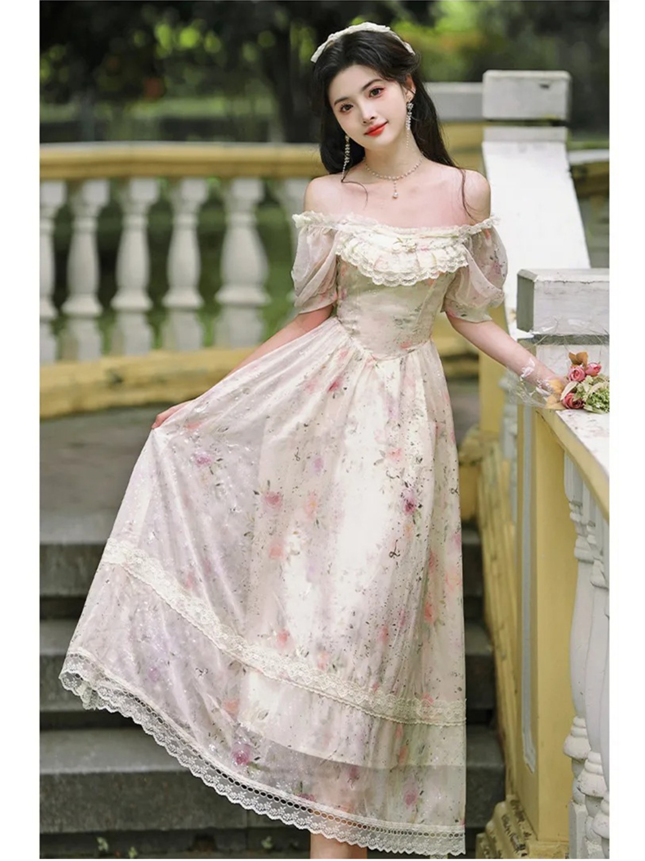 【0037】Flower Lace Off Shoulder Short Sleeve Dress