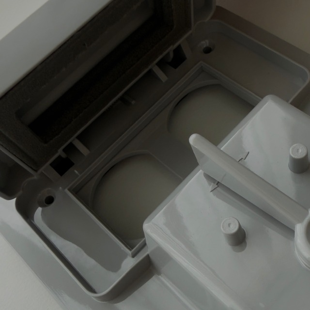 2連 プラスチック製スイッチ&コンセントカバー グレー