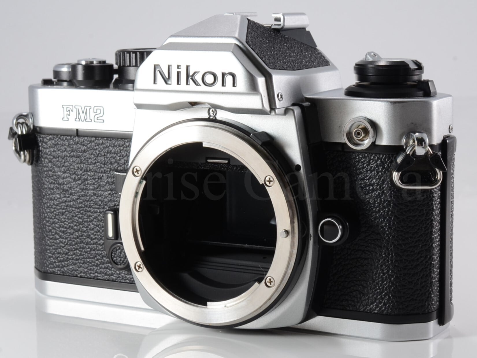 Nikon newFM2 後期型 ボディ+単焦点レンズ Nikon New FM2 ボディ 後期型 カメラケース付 ニコン フィルム一眼レフ