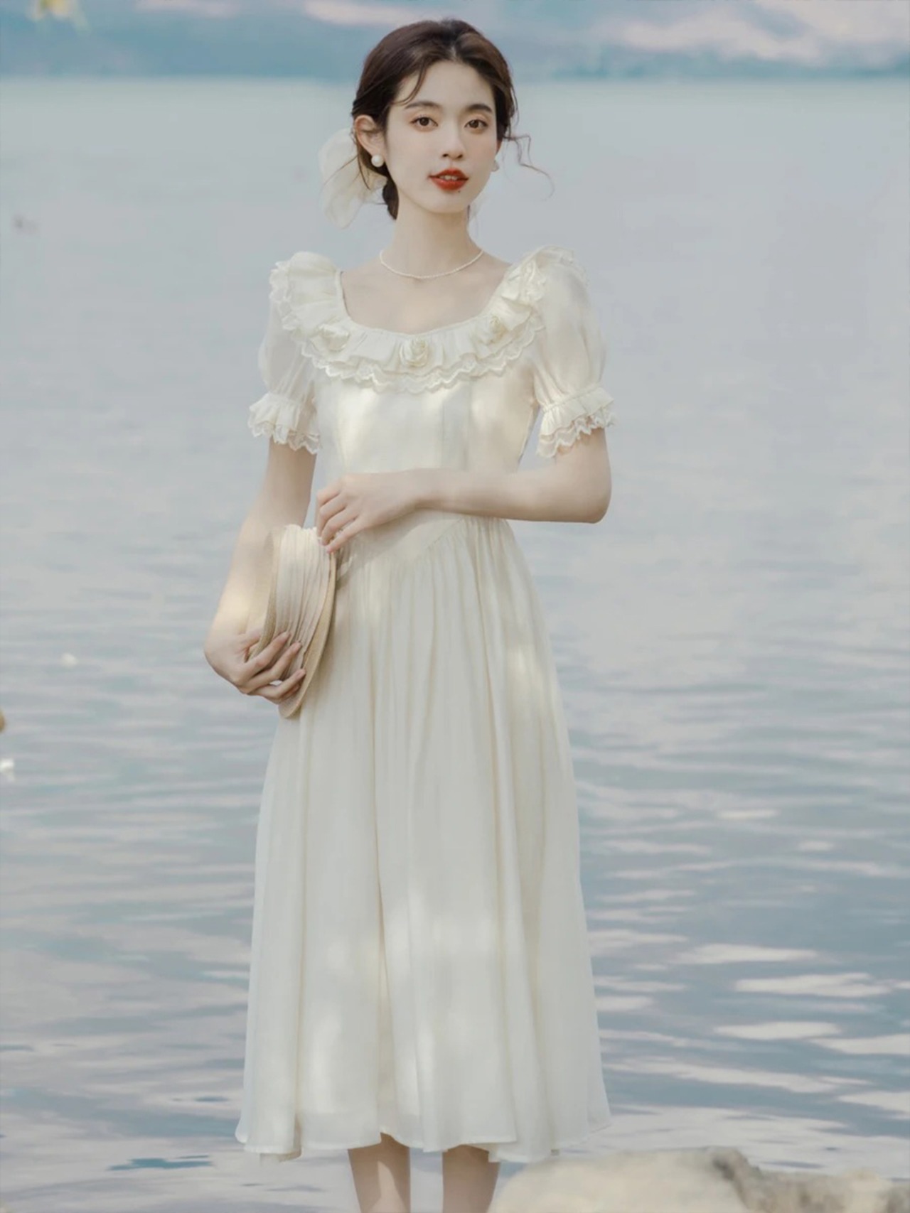 【0058】Ruffle Lace Lantern Short Sleeve Dress