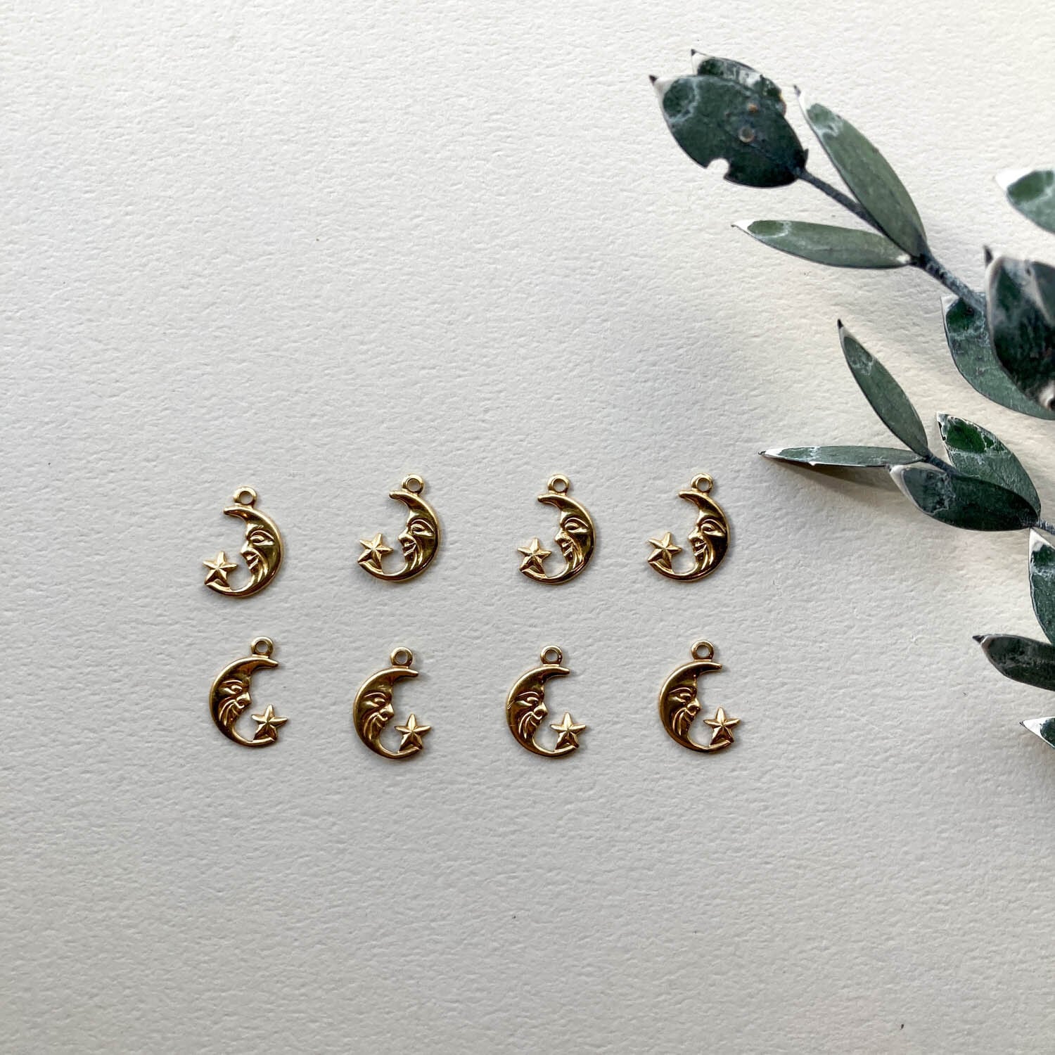 小物・アクセサリー E. 最終入荷〉USA真鍮 星とほほえみ三日月チャームSパック（4p） | Dua