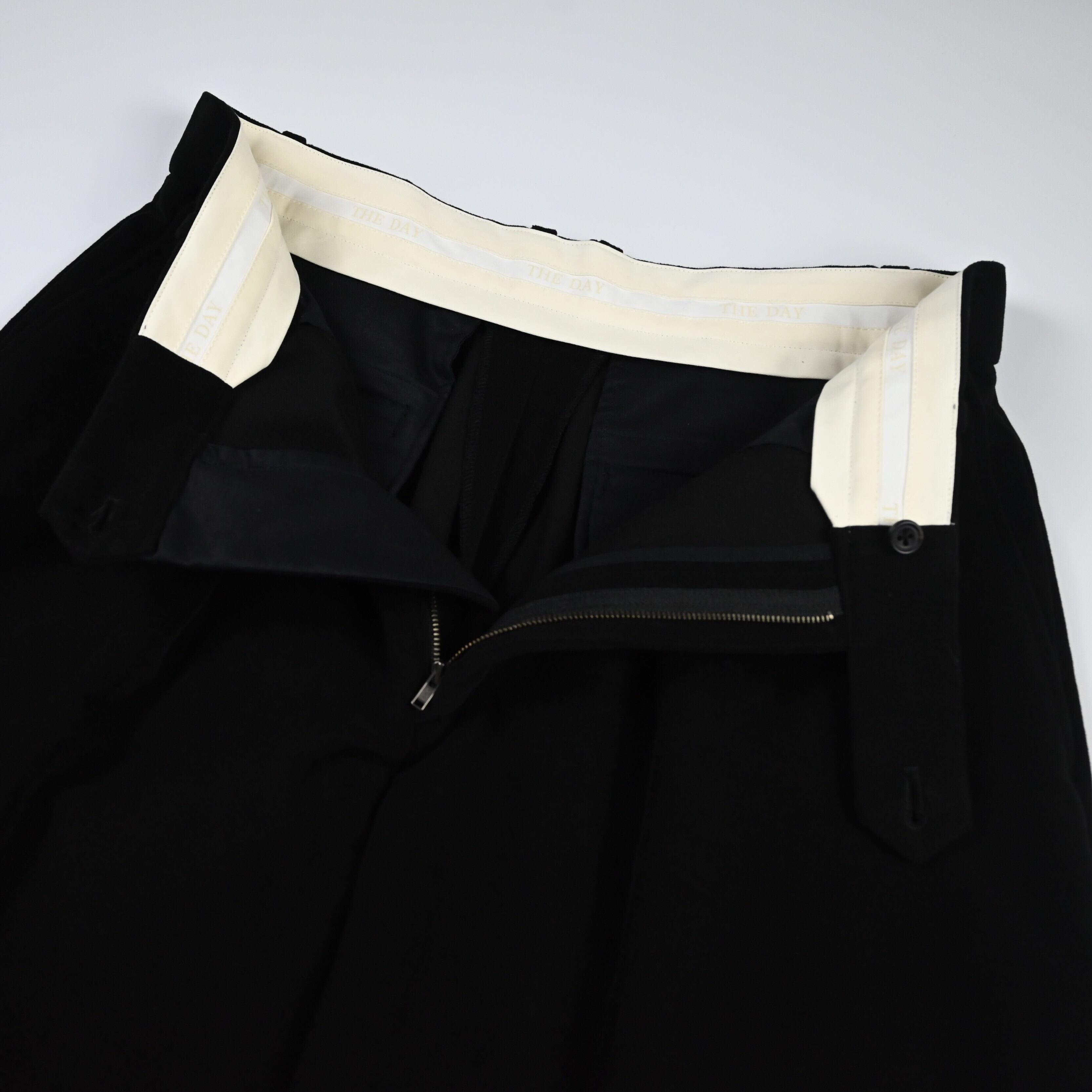 THE DAY / MOLESKIN PLEATED TROUSERS | GANKO