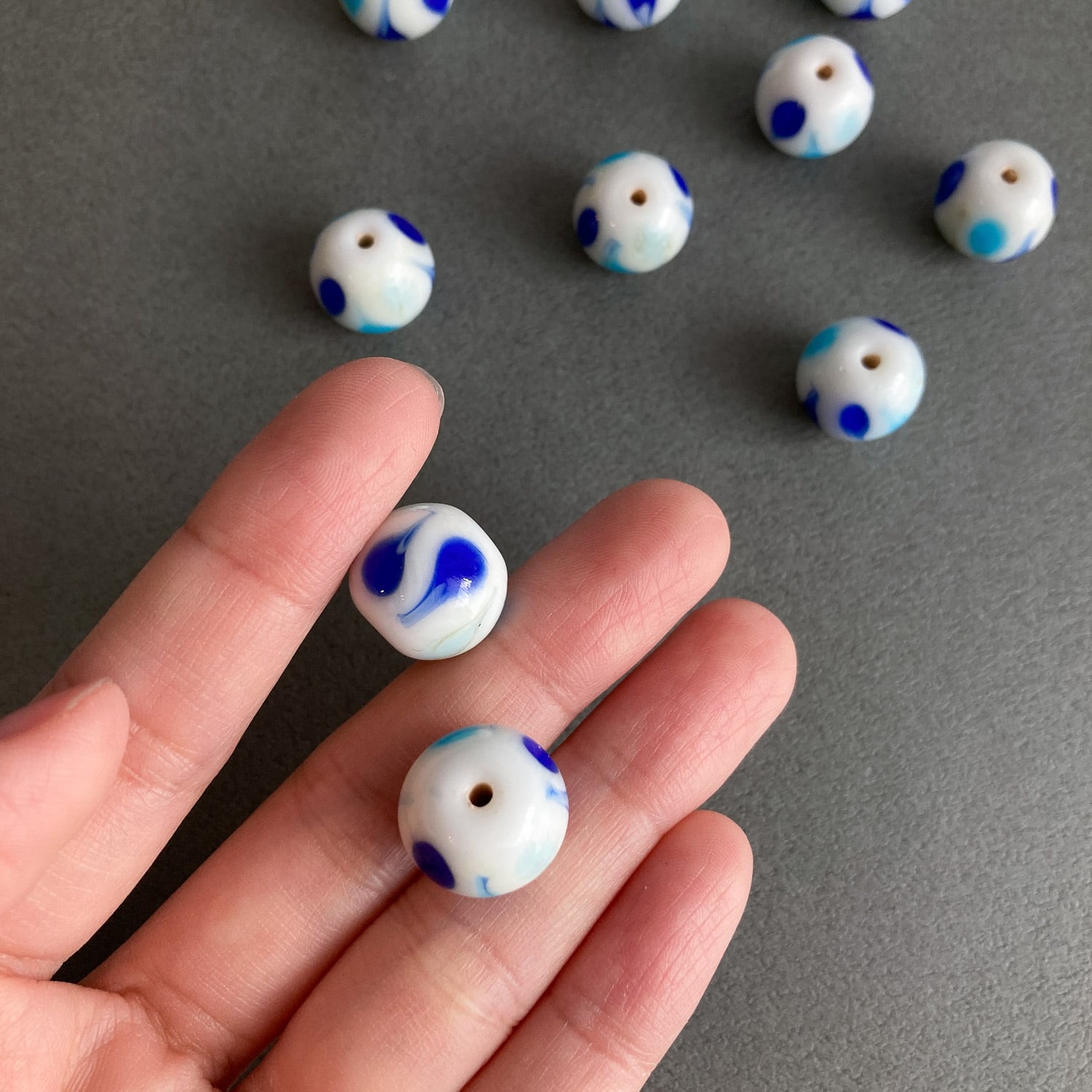 涼しげなしずく模様入とんぼ玉ビーズ | Dua-アクセサリーパーツショップ