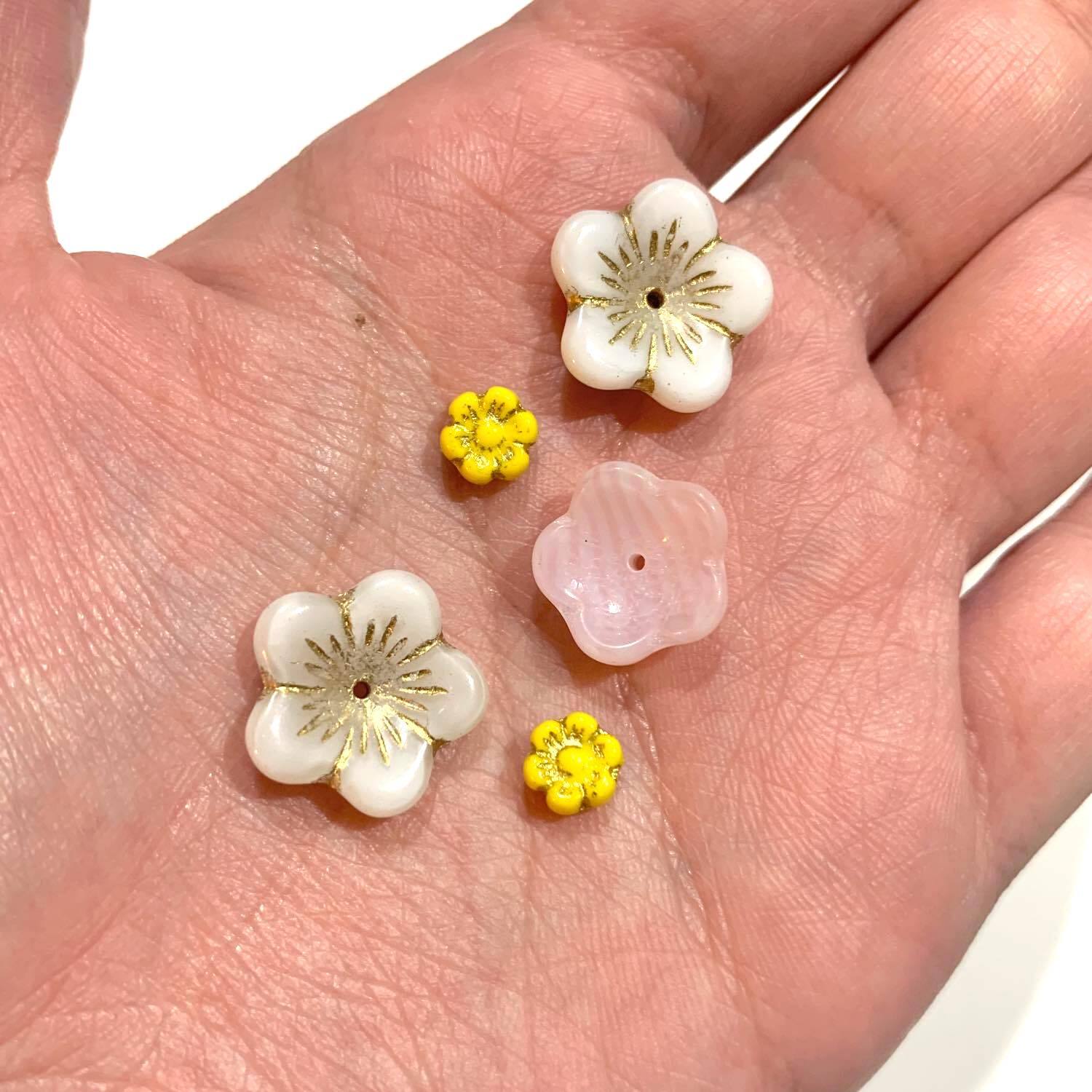 最終入荷〉3種類のお花チェコビーズセット（8p） | Dua-アクセサリー