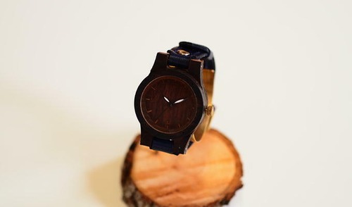 銘木黒檀の腕時計
