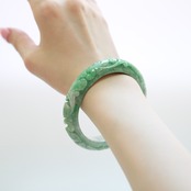 【内径 約60.3mm】 Carving  翡翠バングル A貨翡翠 jd_bg1513