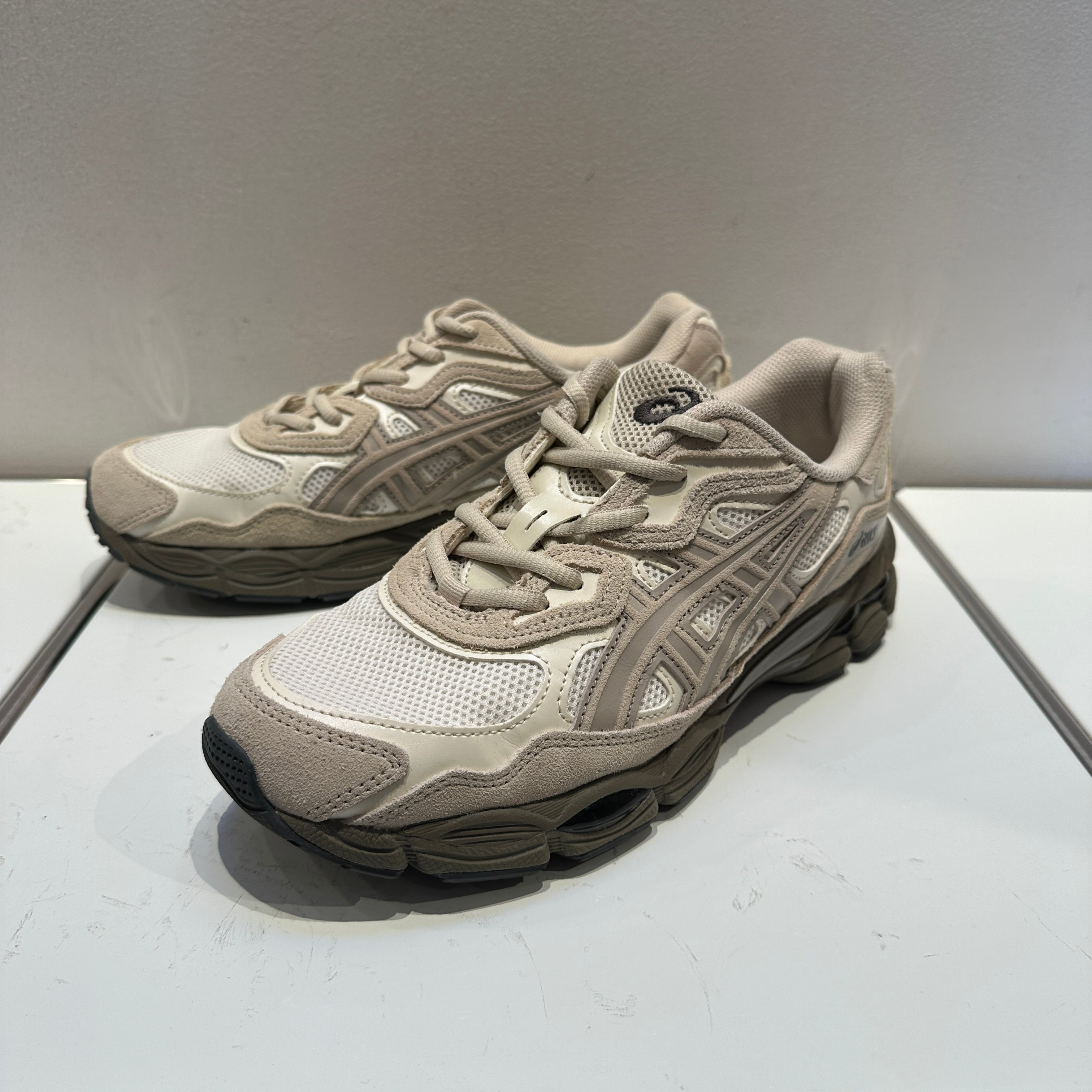 ASICS GEL-NYC CREAM/PUTTY SIZE 8 1/2 | safarionline