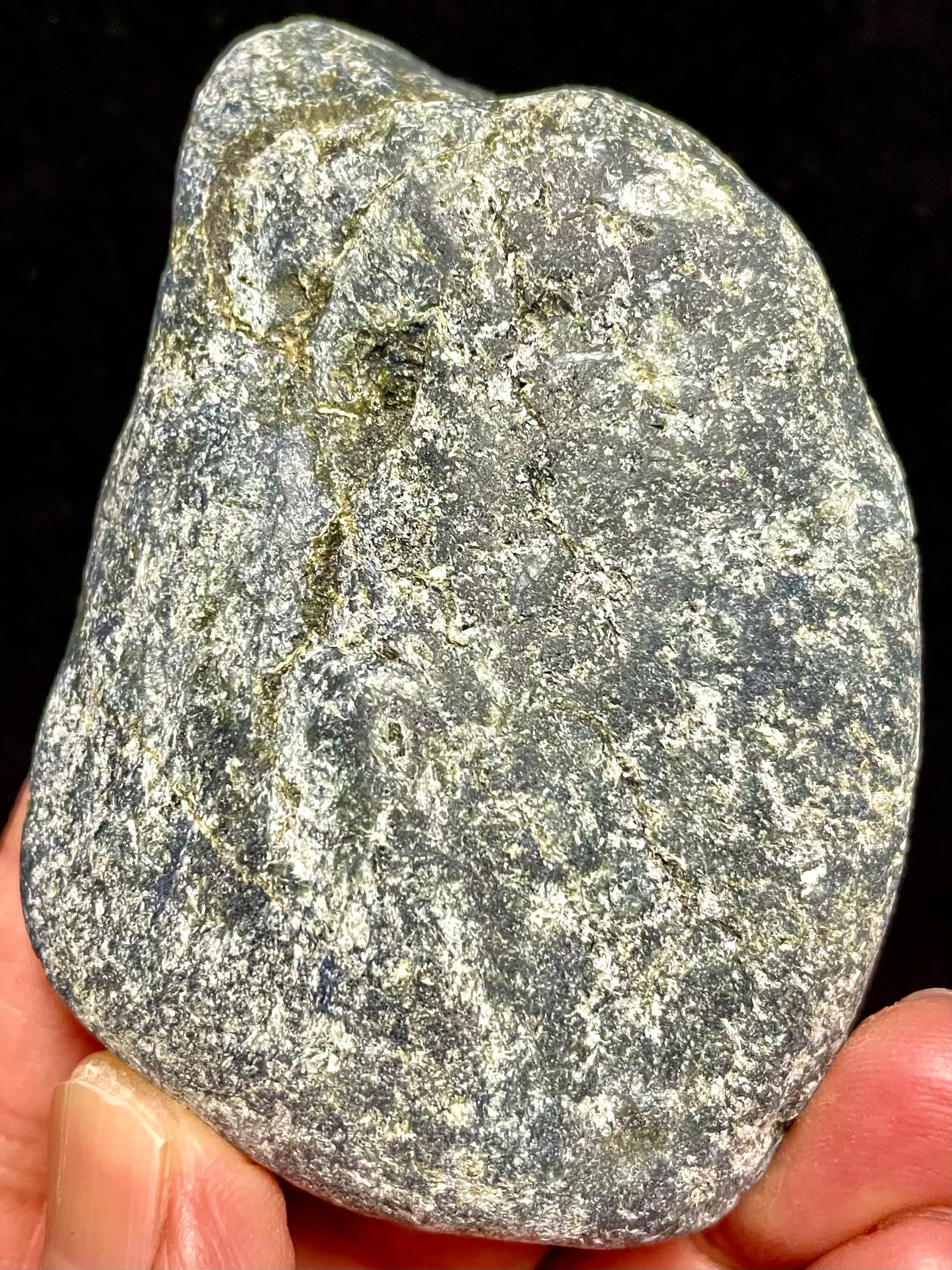 4) 日本人の「心」に寄り添う御守り!新たな自分自身への成長「糸魚川蛇紋岩」サーペンティン・大型