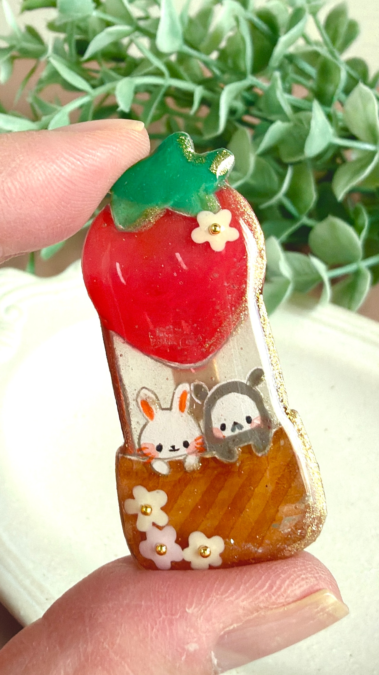 ブローチ『ふわりの国のいちごの気球』