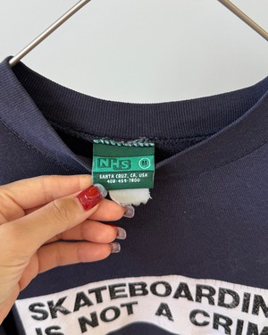 -Santa Cruz- Vintage 90s M SKATEBORDING IS NOT A CRIME Sweat