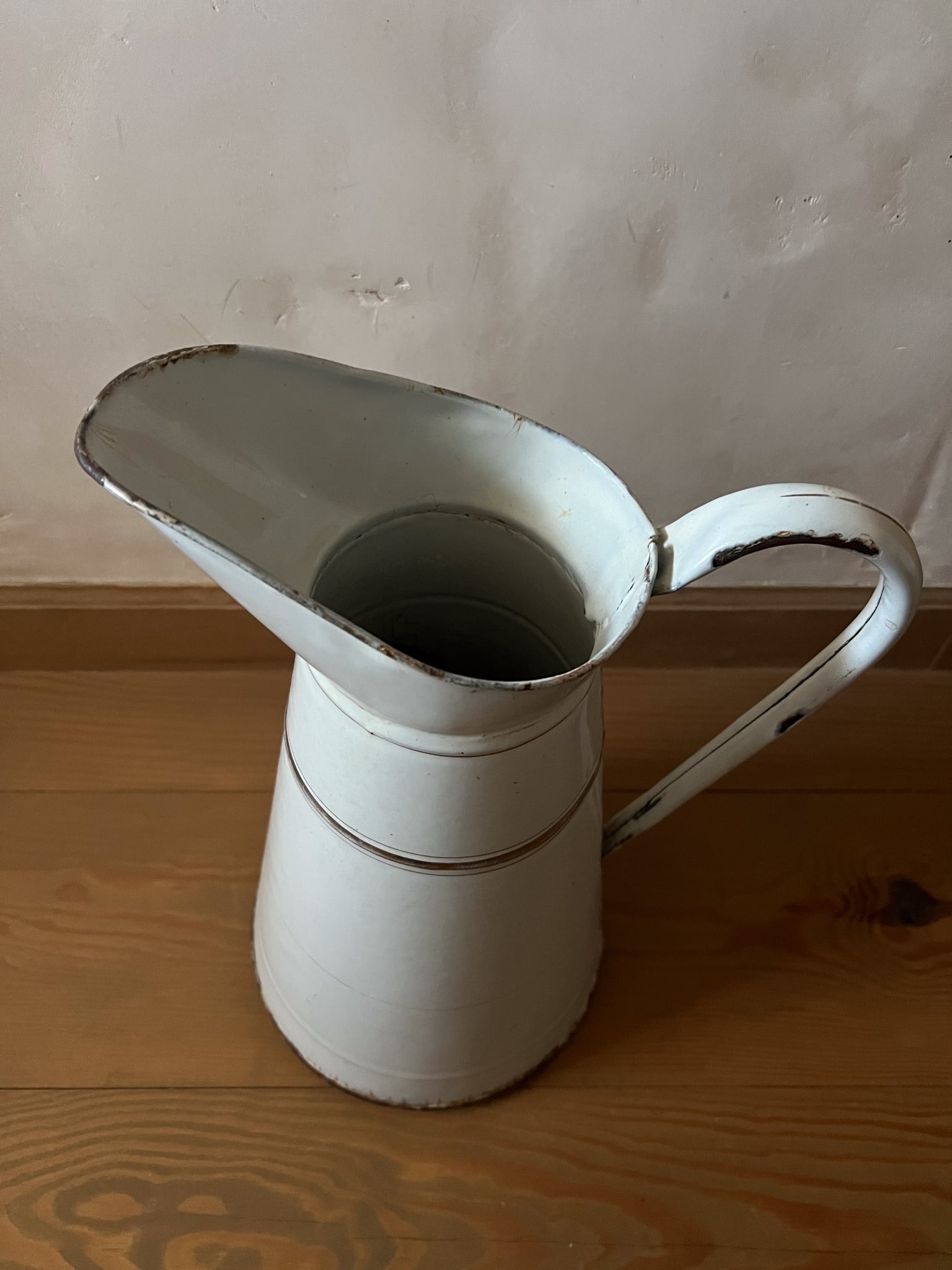 シンプルで可愛い大きめのホーロー製ジャグ フランスアンティーク ヴィンテージ